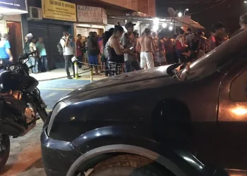 URGENTE!!Criminosos passam atirando em bar e deixam mortos e feridos em bar no RJ!!(FOTOS)