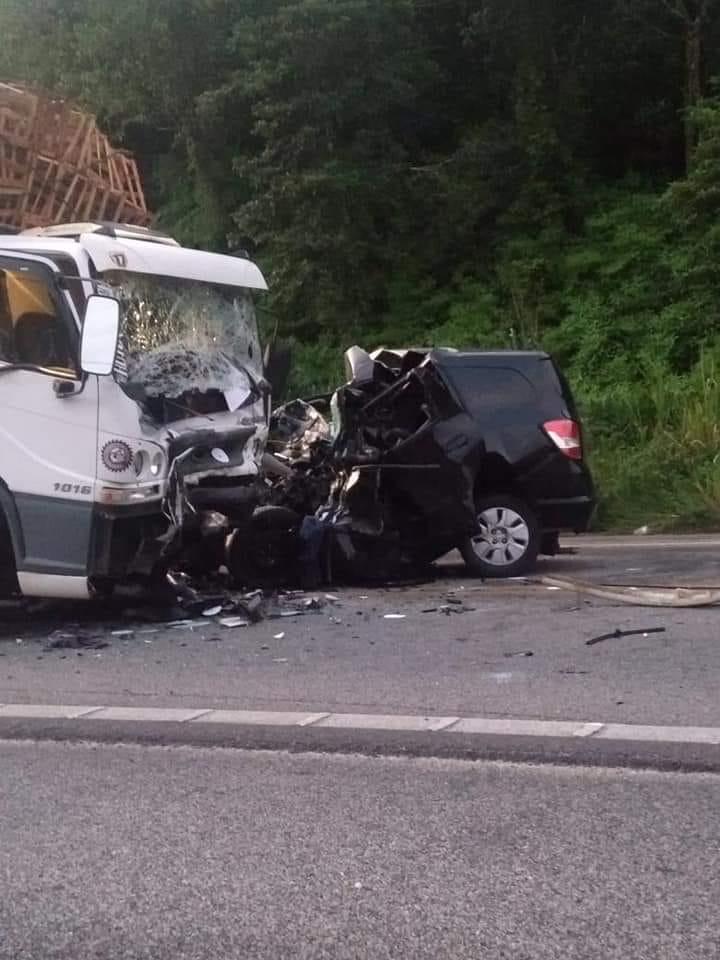 TRAGÉDIA NO RJ!! 4 PESSOAS MORREM EM ACIDENTE DE TRANSITO