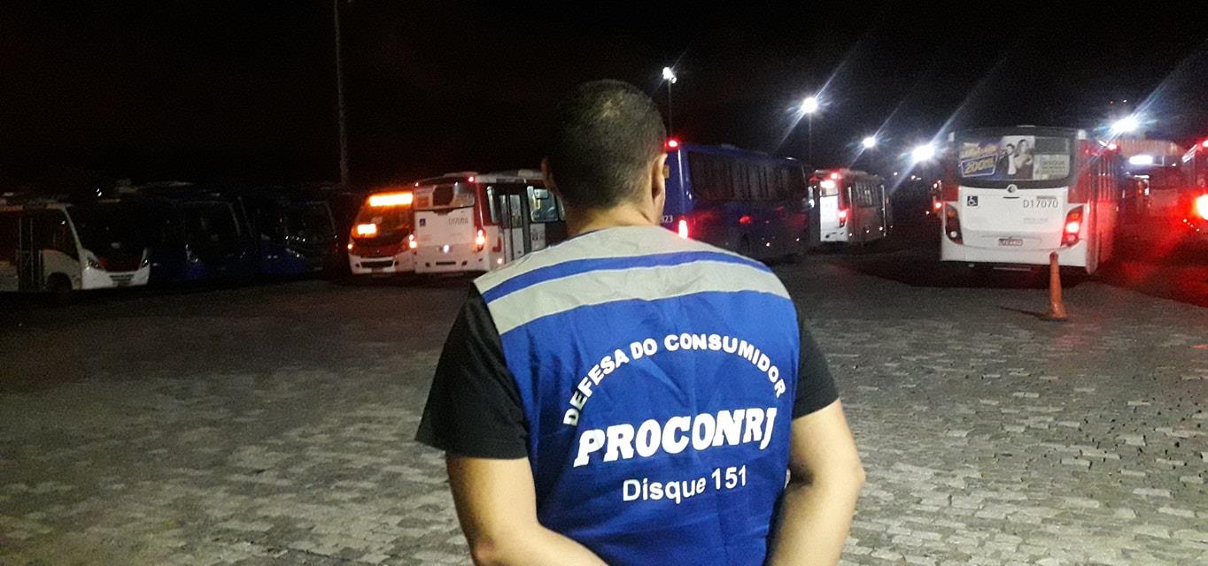 PROCON ESTADUAL INTERDITA 11 ÔNIBUS DA EXPRESSO PÉGASO EM OPERAÇÃO NA ZONA OESTE