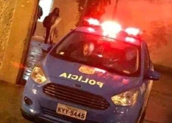 HOMEM INVADE ESCOLA NO RJ