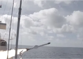 Marinha faz teste de míssil antinavio perto do litoral de Cabo Frio