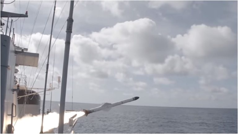 Marinha faz teste de míssil antinavio perto do litoral de Cabo Frio