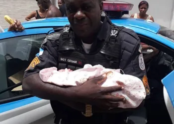 BEBÊ É ABANDONADA EM CAMPO GRANDE!! (FOTOS)