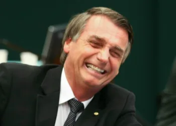 Bolsonaro decreta o fim da transmissão do Carnaval em TV