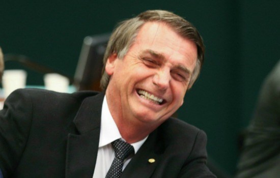 Bolsonaro decreta o fim da transmissão do Carnaval em TV