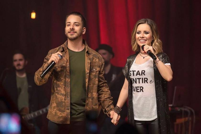 Sandy & Junior debocham de fãs sem ingressos ao comentar paródia