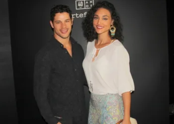 Débora Nascimento surpreende, fala sobre traição e faz revelação a respeito de mulher que ficou com José Loreto