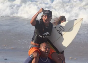 RAIO MATA CAMPEÃ DE SURF