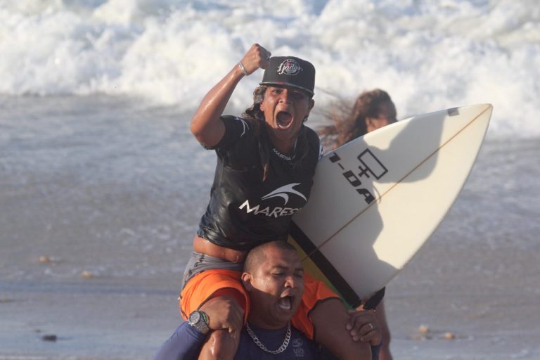 RAIO MATA CAMPEÃ DE SURF