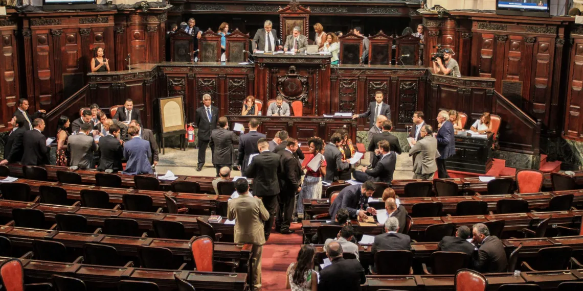 Mesmo em cana, deputados do RJ não querem largar o osso