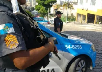 Witzel quer colocar PMs armados dentro das escolas