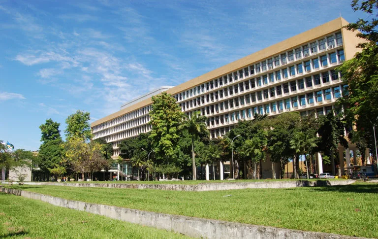 UFRJ é eleita 2ª melhor universidade do país