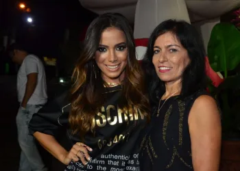 Mãe ficou chocada ao descobrir que Anitta é bi: “Bagunçou a cabeça”