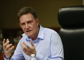 Câmara do Rio recebe pedido de impeachment de Crivella