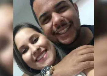 Jovem queimada pelo namorado se declarava constantemente nas redes sociais: ‘minha sorte grande