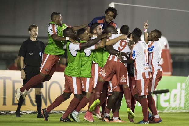 De virada! Bangu vence Vasco e garante classificação para as semifinais da Taça Rio