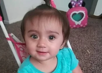 BEBÊ MORRE APÓS SER ESQUECIDA NO CARRO E DUAS MULHERES SÃO CONDENADAS
