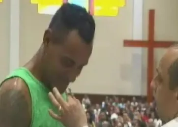 Na Record, pastor da Universal dá cocaína a viciado em “ritual de cura”