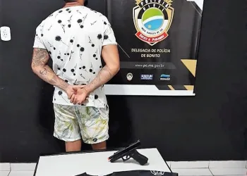 Homem é preso  ao se passar por policial para conquistar mulheres em festas