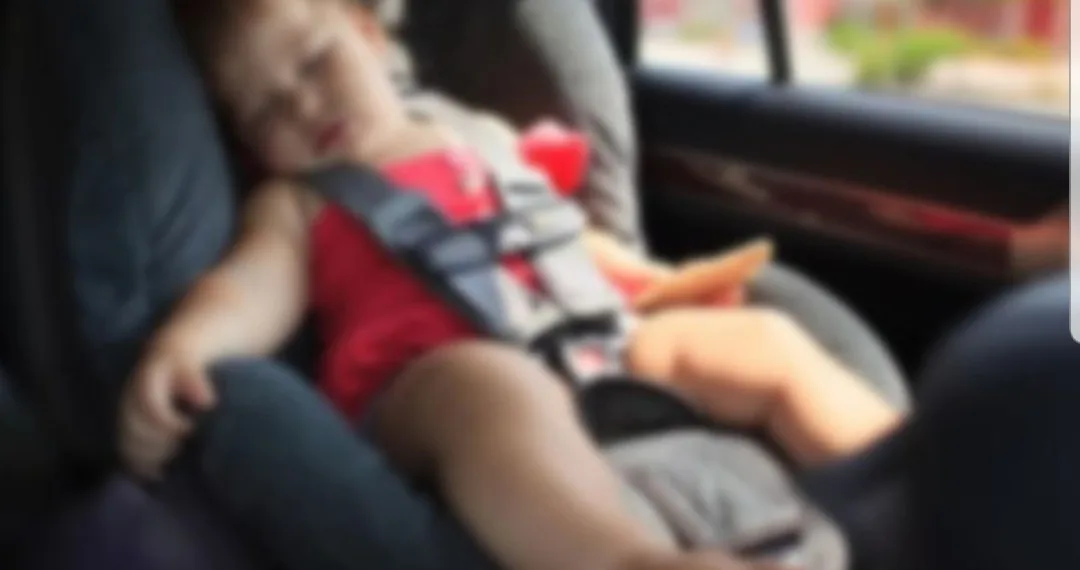 Bebê morre ao ser esquecido dentro de carro