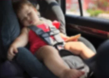 Bebê morre ao ser esquecido dentro de carro