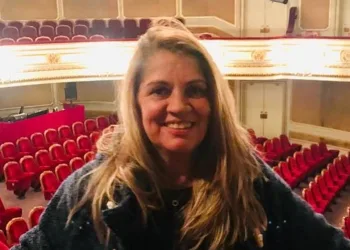 Atriz Tássia Camargo sofre infarto e está internada na UTI