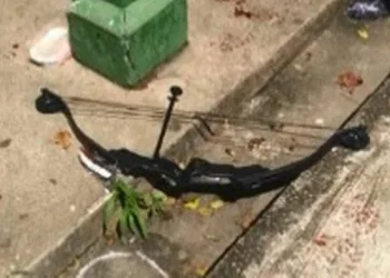Além de arma, atiradores invadiram escola em Suzano com arco e flecha e explosivos