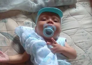 Pai mata bebê após deixá-lo com quatro costelas quebradas e traumatismo craniano