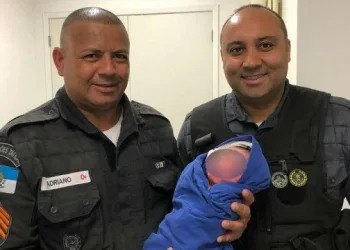 Recém-nascido é achado dentro de sacola de supermercado jogada em lixeira no RJ