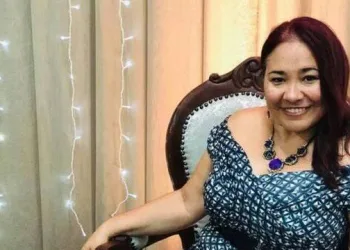 Mulher é morta a facadas pelo marido na frente do filho e do primo