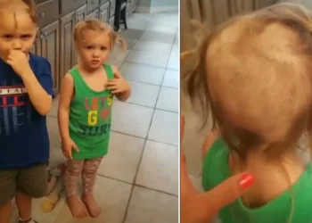 Mãe se desespera ao ver o que houve com o cabelo de seus filhos e fica em choque