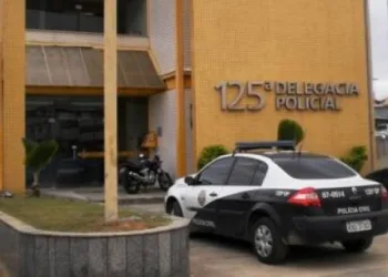 Mulher que esfaqueou a filha de 15 anos no RJ pode perder a guarda dos 7 filhos