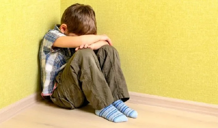 Palmada na criança pode causar depressão e outros transtornos mentais, dizem especialistas