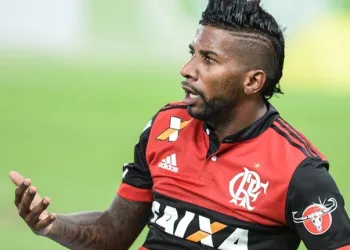 São Paulo faz oferta por Rodinei e Flamengo responde