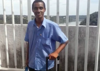 Jovem que catava papelão é chamado para fazer doutorado no exterior e se torna um exemplo