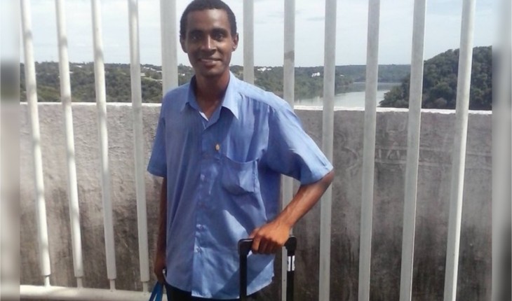 Jovem que catava papelão é chamado para fazer doutorado no exterior e se torna um exemplo