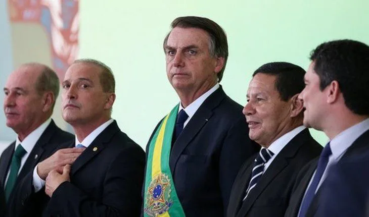 Bolsonaro surpreende e anuncia demissão de General do governo