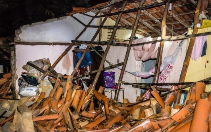 Casa desaba e mãe morre abraçada à filha de 3 meses; o bebê não ficou ferido