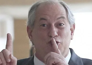 Ciro Gomes xinga Bolsonaro e os três filhos: ‘Bando de babacas’