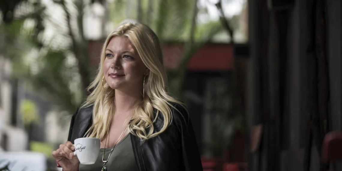 Empresária cria curso para quem quer fisgar marido rico