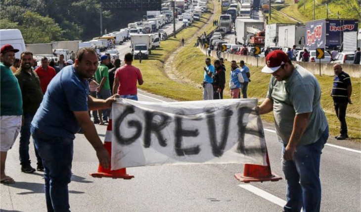 No WhatsApp, caminhoneiros se preparam para greve; saiba quando eles pretendem parar