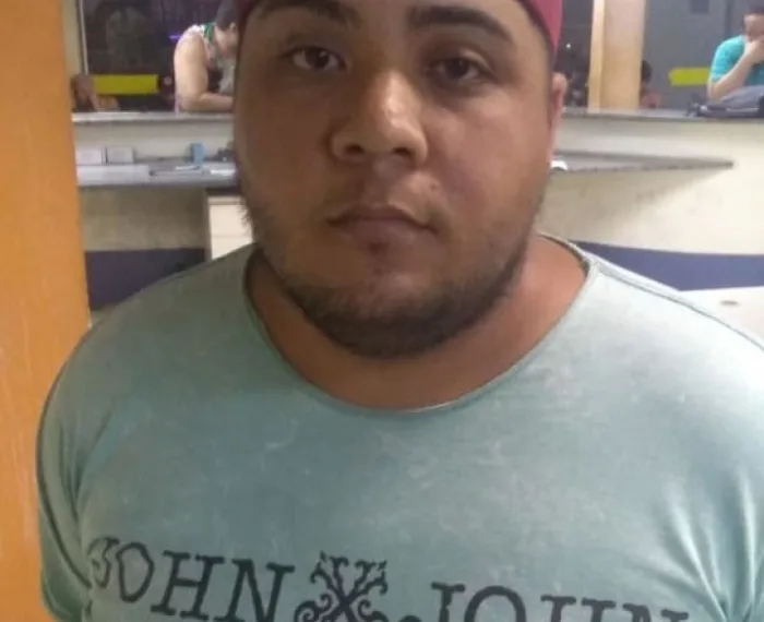 Homem é preso instalando ‘chupa-cabra’ em caixa eletrônico no banco Itau de Santa Cruz