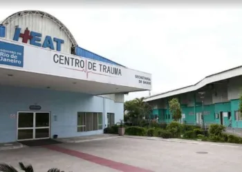 Criança de 11 anos é baleada no pescoço no RJ