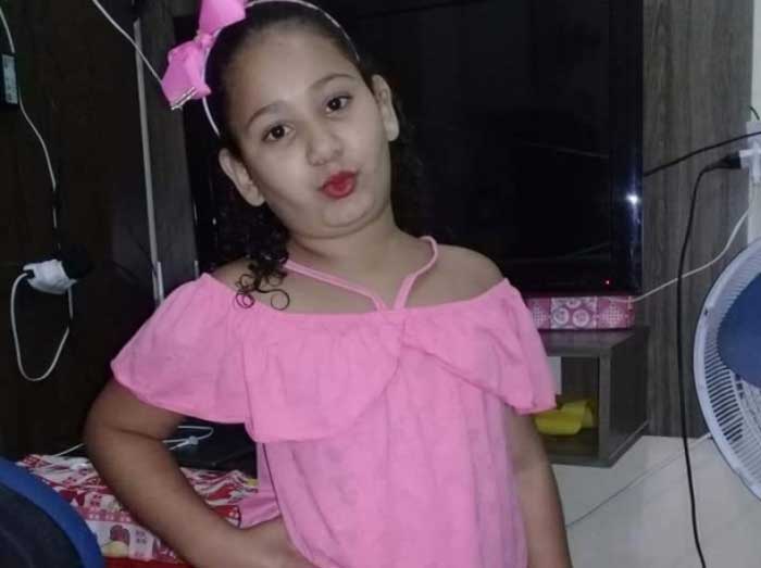 Realengo: menina de 8 anos quase perde as pernas por causa de linha chilena