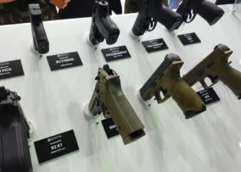 Feira de segurança insegura: Pistola roubada nas barbas das autoridades