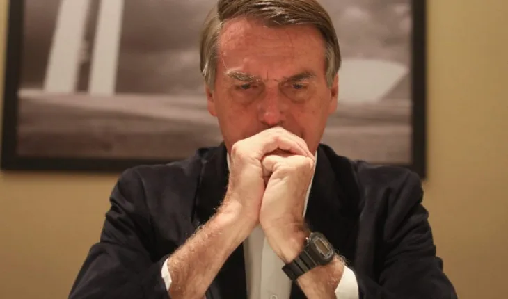 Bolsonaro pede desculpas aos brasileiros: ‘não nasci para ser presidente, e sim militar’
