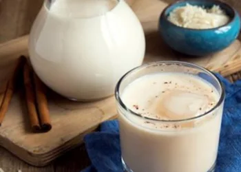 5 bebidas noturnas incríveis para ajudar a desintoxicar e queimar gordura enquanto dorme