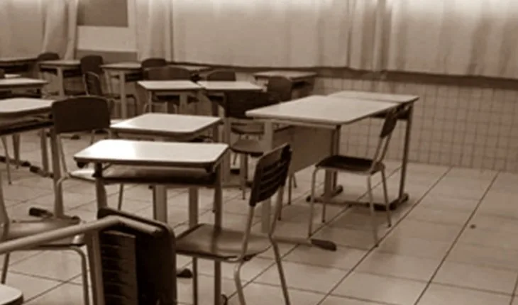 Aula de português termina muito mal e aluno esfaqueia professor na frente de todo mundo