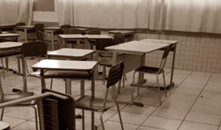 Aula de português termina muito mal e aluno esfaqueia professor na frente de todo mundo