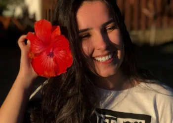 Jovem morre após encostar em barra de ferro energizada durante festa no Centro do Rio